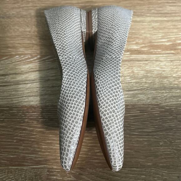 Vionic Lena Lizard Embossed Pointed Toe Flats Taupe Gray Snake Print Size 10 - Picture 8 of 10
